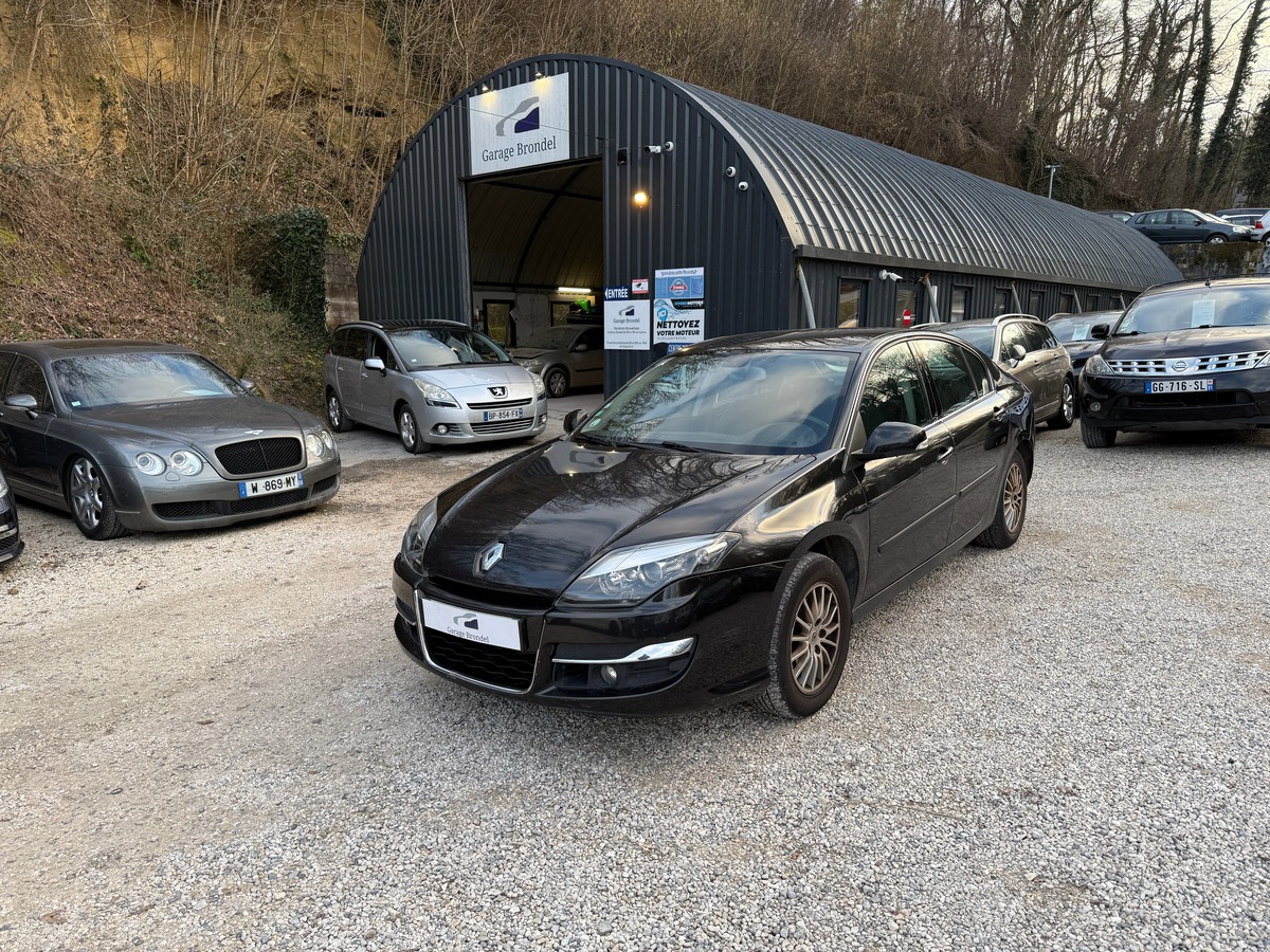 RENAULT Laguna III 2.0 dCi 130cv Black Edition 2e main