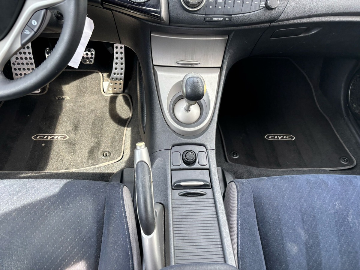 Honda Civic 1.8 VTEC 140 - Finition Sport - Garantie
