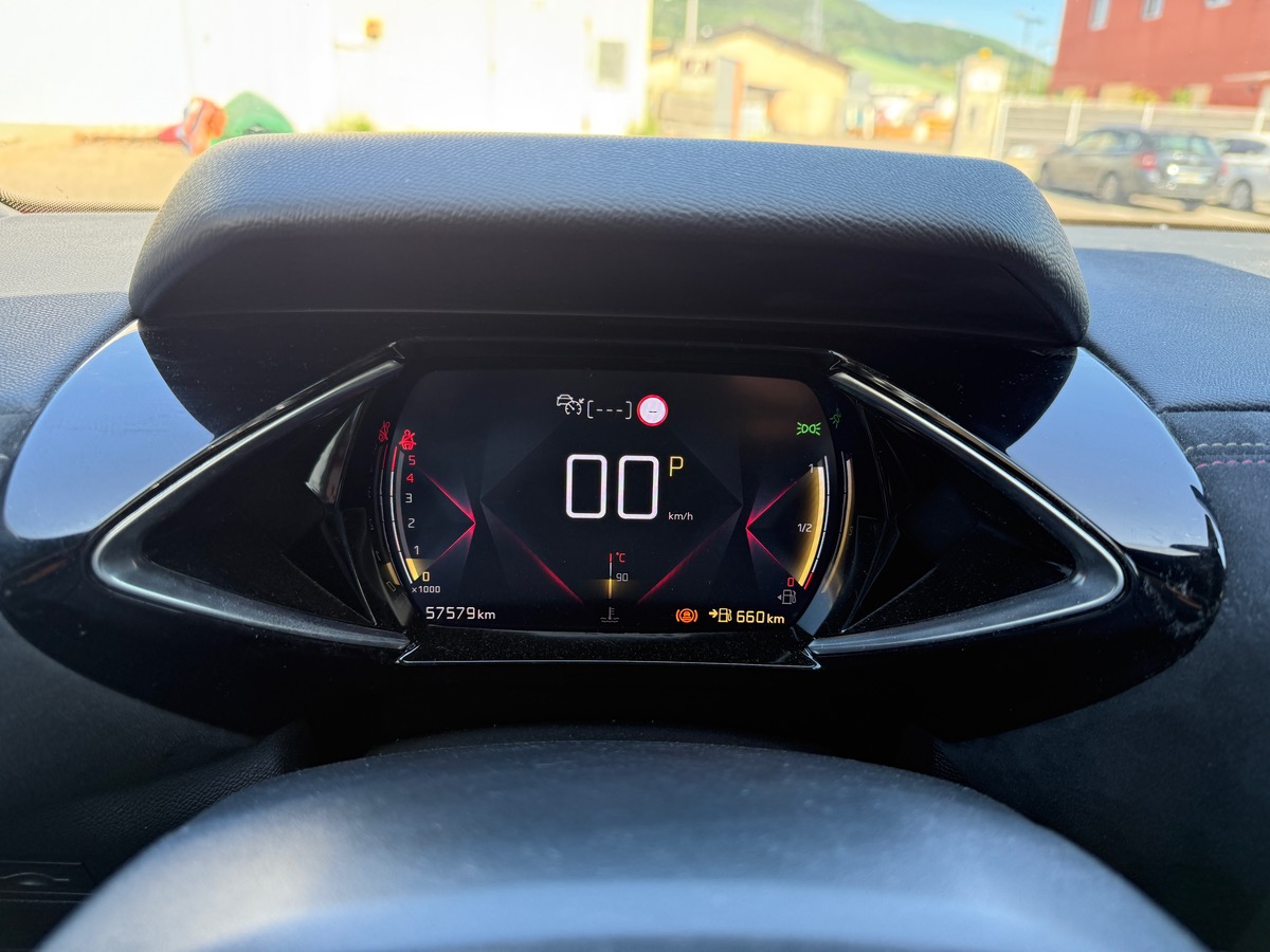 Citroën DS3 CROSSBACK 130 BLUEHDI EAT8 PERFORMANCE LINE, SUIVI COMPLET, CARPLAY
