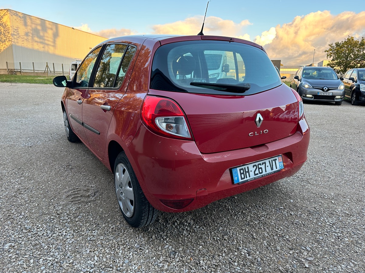 RENAULT Clio Iii Rouge