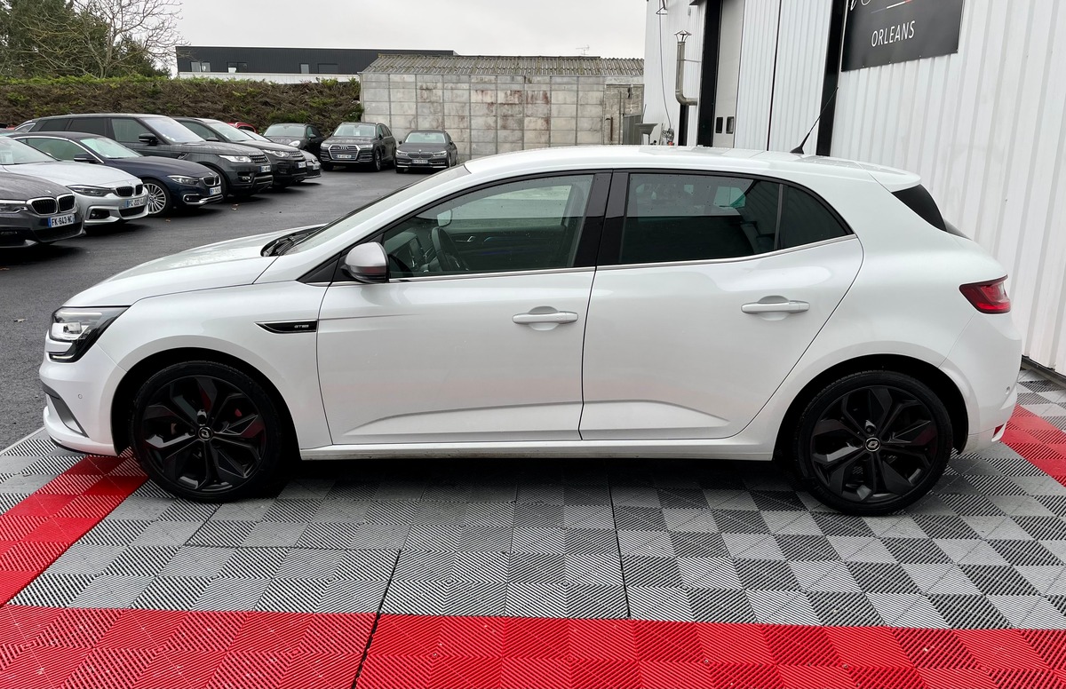 RENAULT Megane IV 4 1.3 TCE 140 GT-LINE EDC