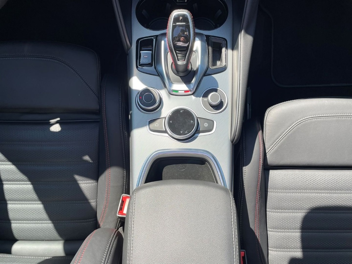 Alfa Romeo Giulia 2.0T 280ch Competizione Q4 AT8 Toit ouvrant Harman-Kardon
