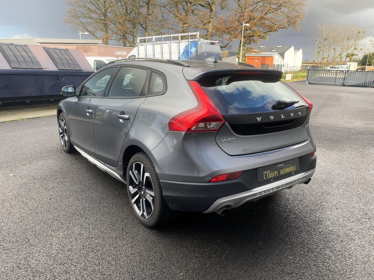 Volvo V40 Cross Country (2) 1.5 T3 152 CH R-DESIGN GEARTRONIC 6