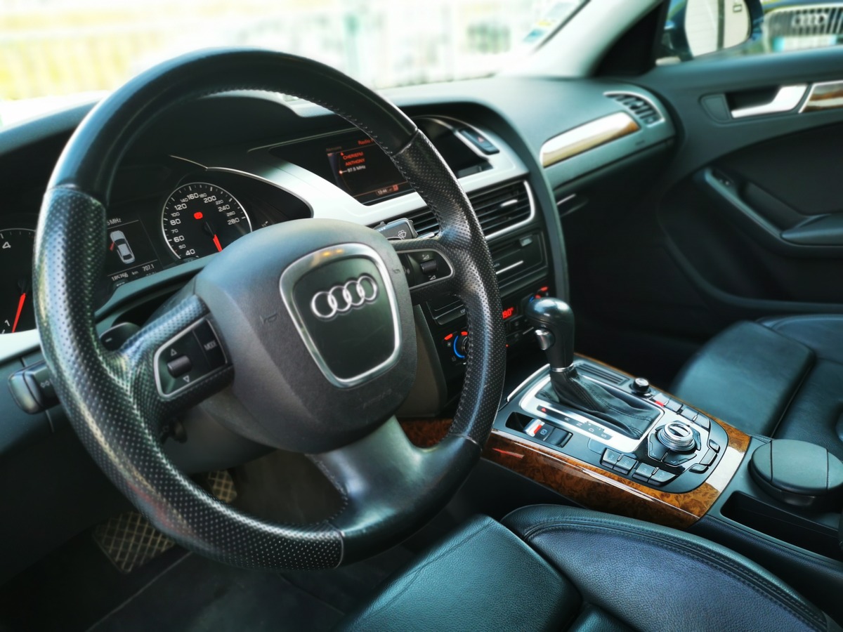 Audi A4 2.0 TDI 143 AMBITION LUXE bb