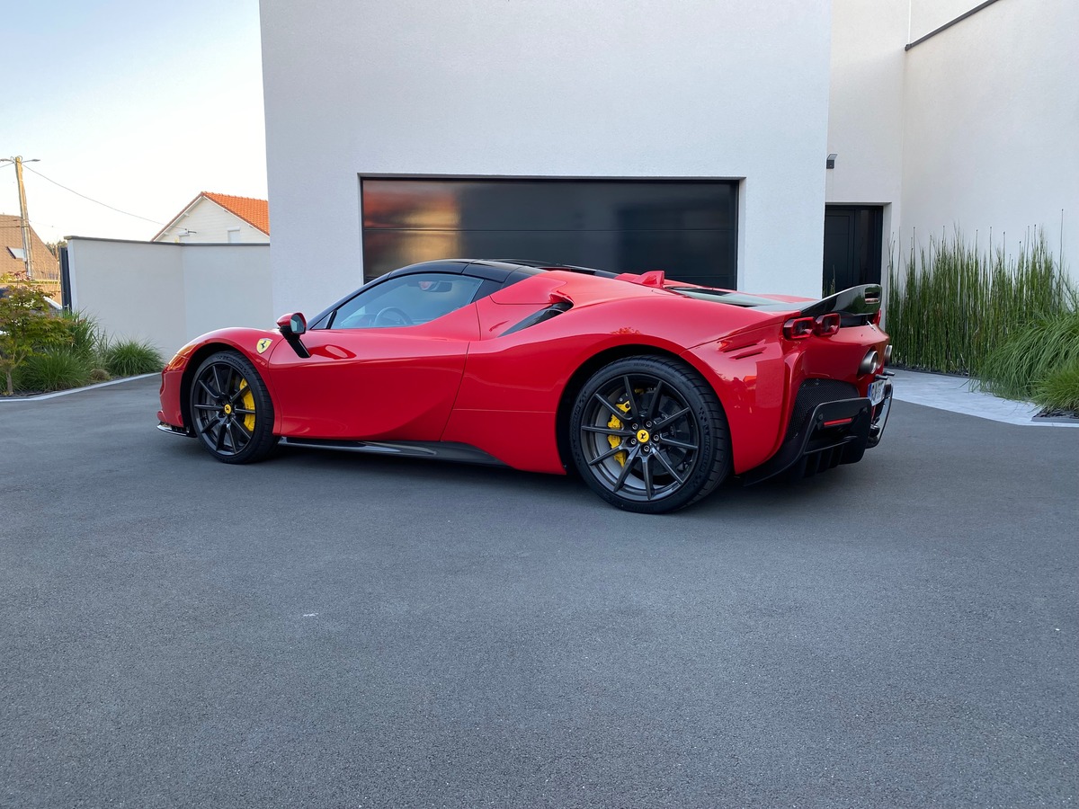 Ferrari SF90 SPIDER / TVA / 1ERE MAIN / 300 KMS