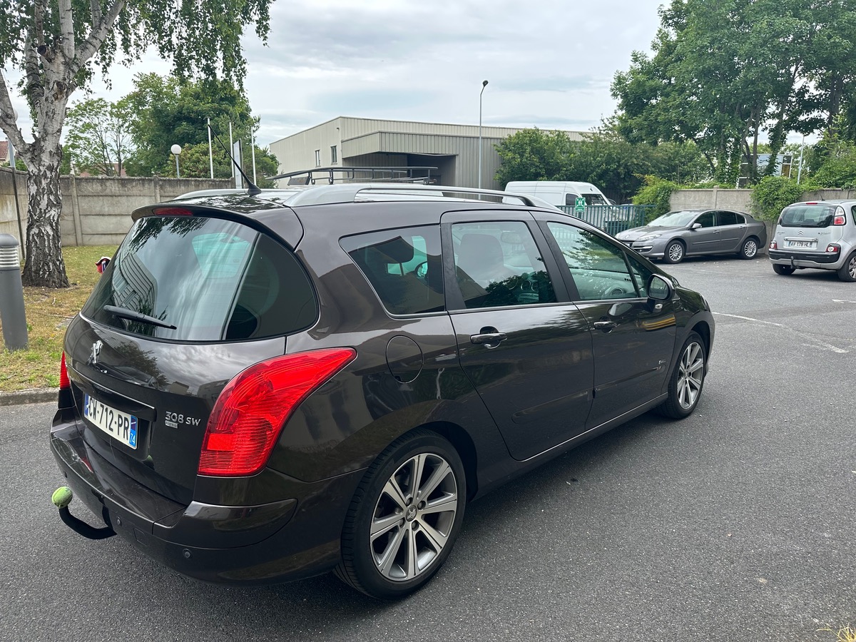 Peugeot 308 SW 1.6 e-HDI 112 CV 7 place spéciale family 4XCB