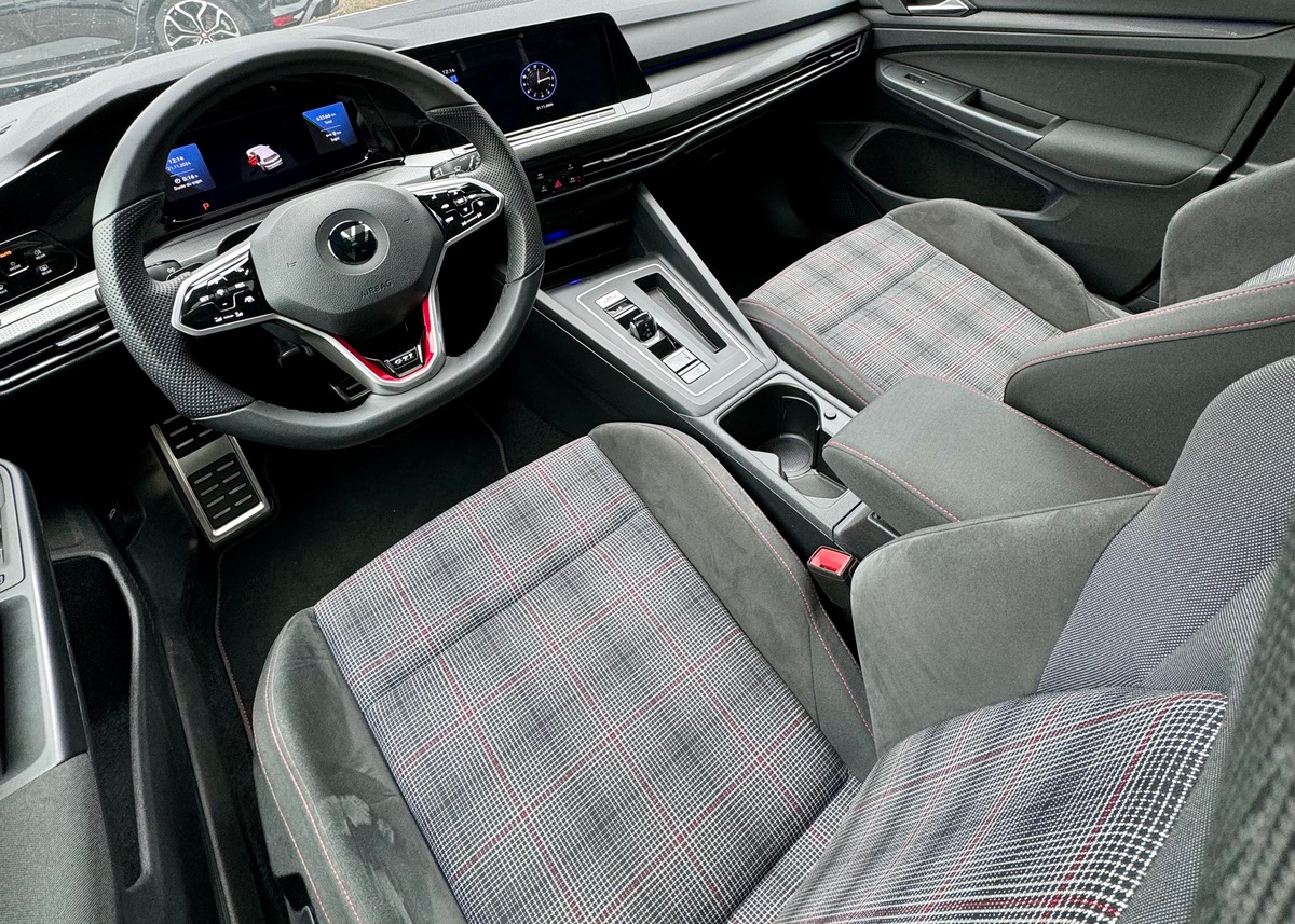 Volkswagen Golf GTI VIII 245 PERFORMANCE