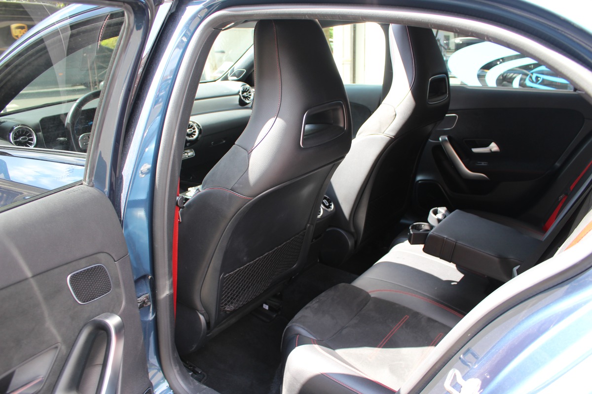 Mercedes-Benz Classe A IV 35 AMG  306 CV 4MATIC 7G-DCT Toit Ouvrant/ Burnmatser / keyless Go....