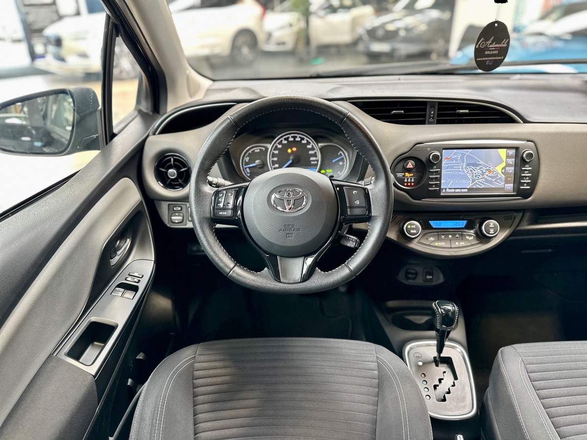 Toyota Yaris III (2) Hybrid 100H Dynamic 5P BVA