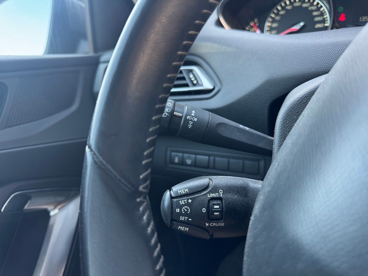 Peugeot 308 Allure II (T9) 1.2 e-THP 130 cv - Boîte auto - Distribution OK
