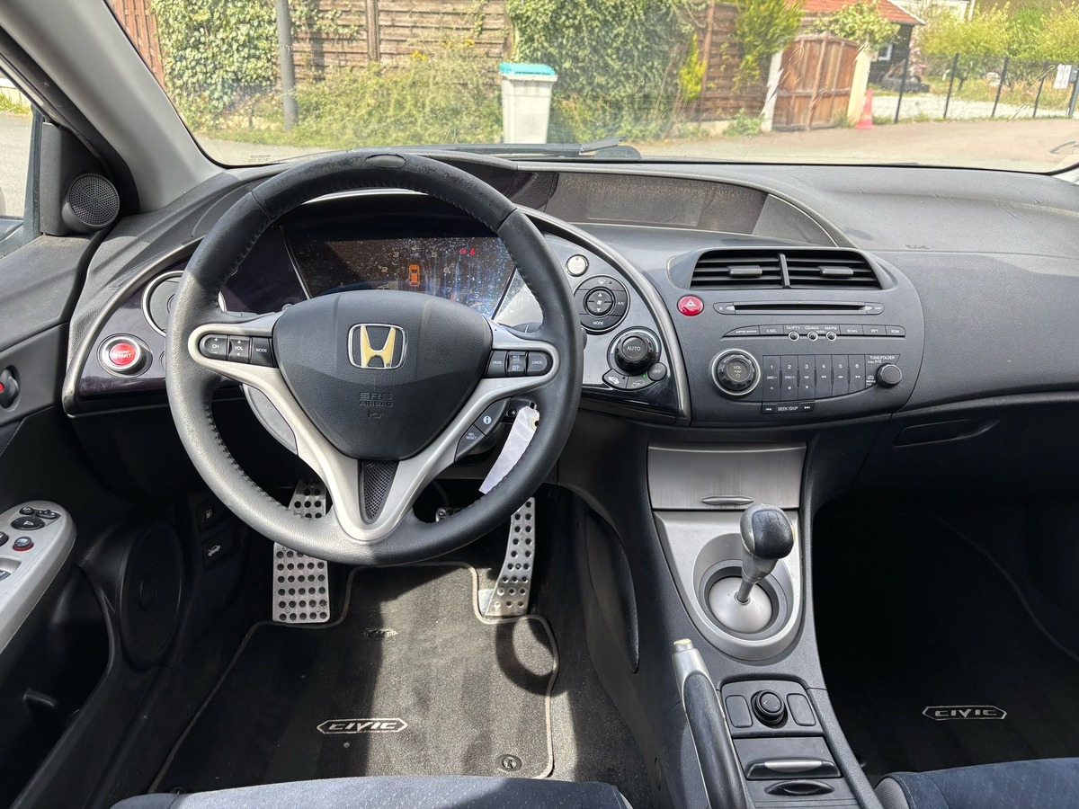 Honda Civic 1.8 VTEC 140 - Finition Sport - Garantie