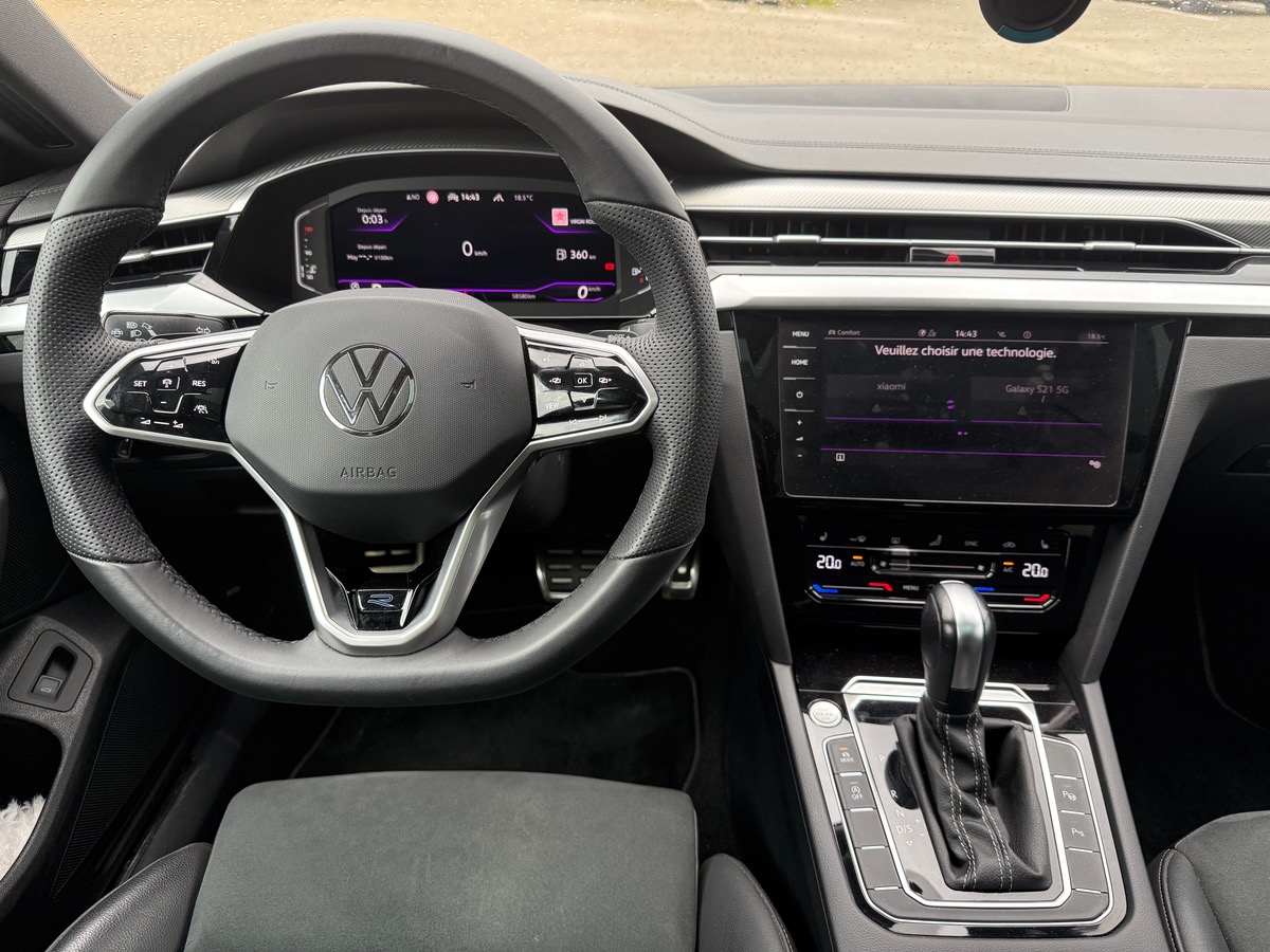 Volkswagen Arteon ShootingBrake 2.0L TDi EVO SCR DSG7 150 cv R-line, Toit ouvrant, Suivi Complet