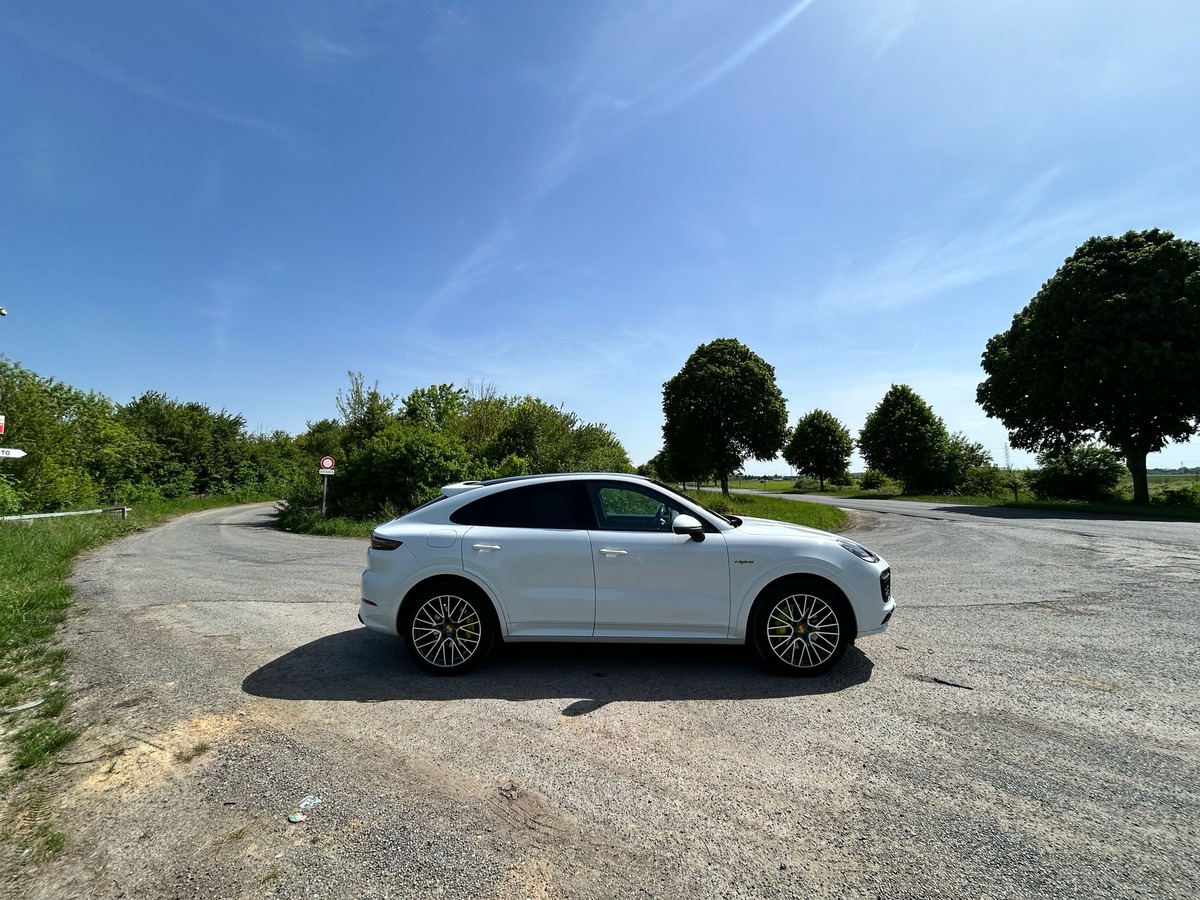 Porsche Cayenne E-Hybrid Coupé Platinum Edition 462 Chevaux