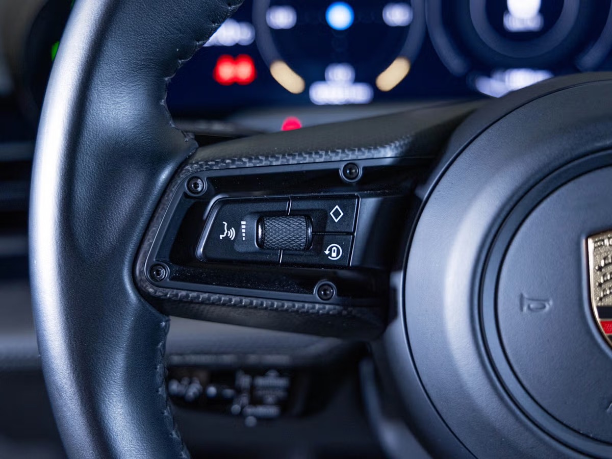 Porsche Taycan Turbo 680ch Performance Battery+ Ecran Passager/360/Bose/Inno/Keyless/Roues AR direc.