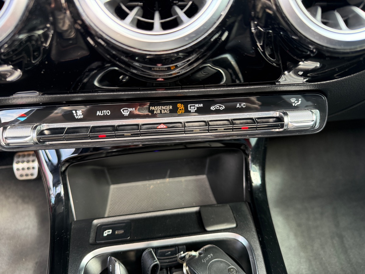Mercedes-Benz Classe A 180 AMG line 1.3 136 cv, Toit ouvrant, Burnmeister, Sièges chauffants