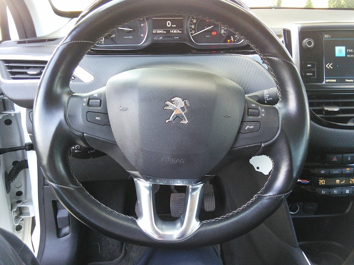 Peugeot 208 1.6 BLEUHDI 100 ALLURE - VENDU