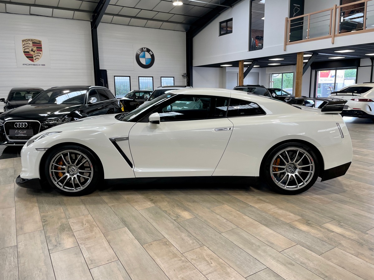 Nissan GT-R 3.8 V6 485 Black Edition 4WD b