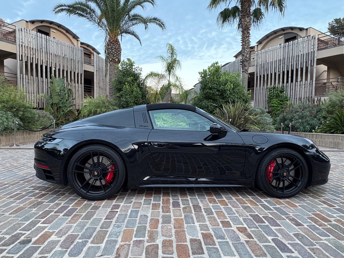 Porsche 911 992 TARGA 4 GTS / 2022 / 9.800 KM