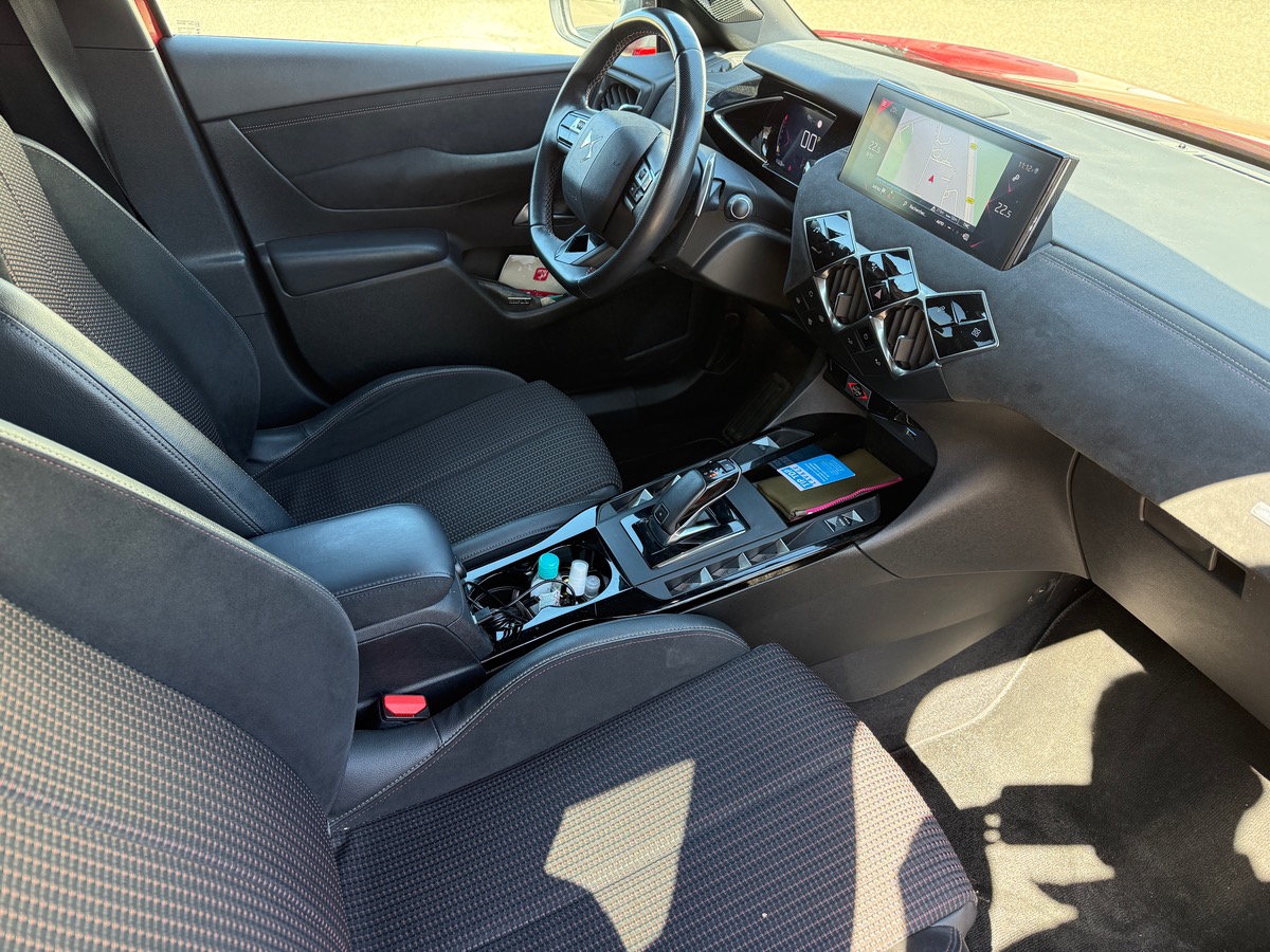 Citroën DS3 CROSSBACK 130 BLUEHDI EAT8 PERFORMANCE LINE, SUIVI COMPLET, CARPLAY