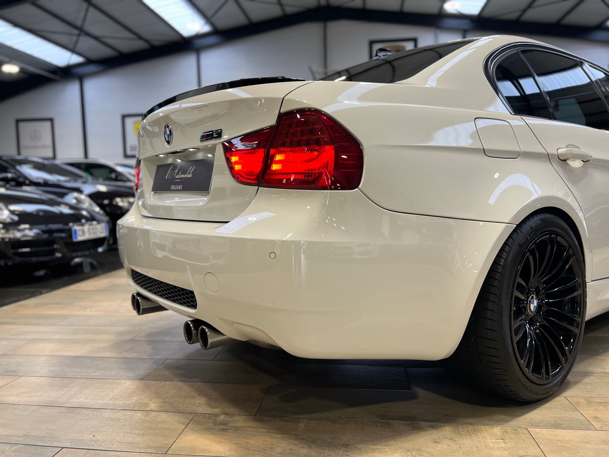 Bmw M3 (E90) SEDAN 5 portes 4.0 V8 420 ch DRIVELOGIC M DCT