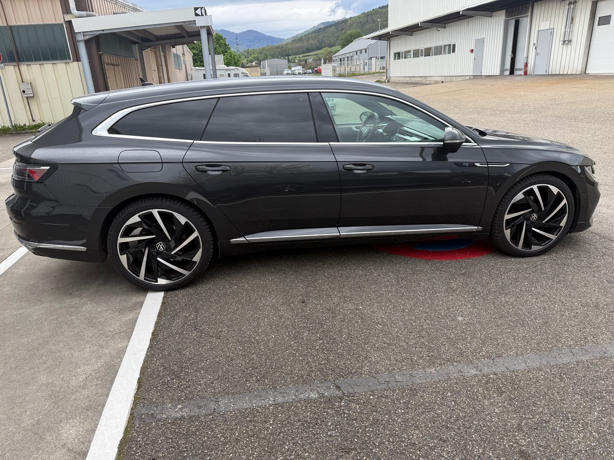 Volkswagen Arteon ShootingBrake 2.0L TDi EVO SCR DSG7 150 cv R-line, Toit ouvrant, Suivi Complet