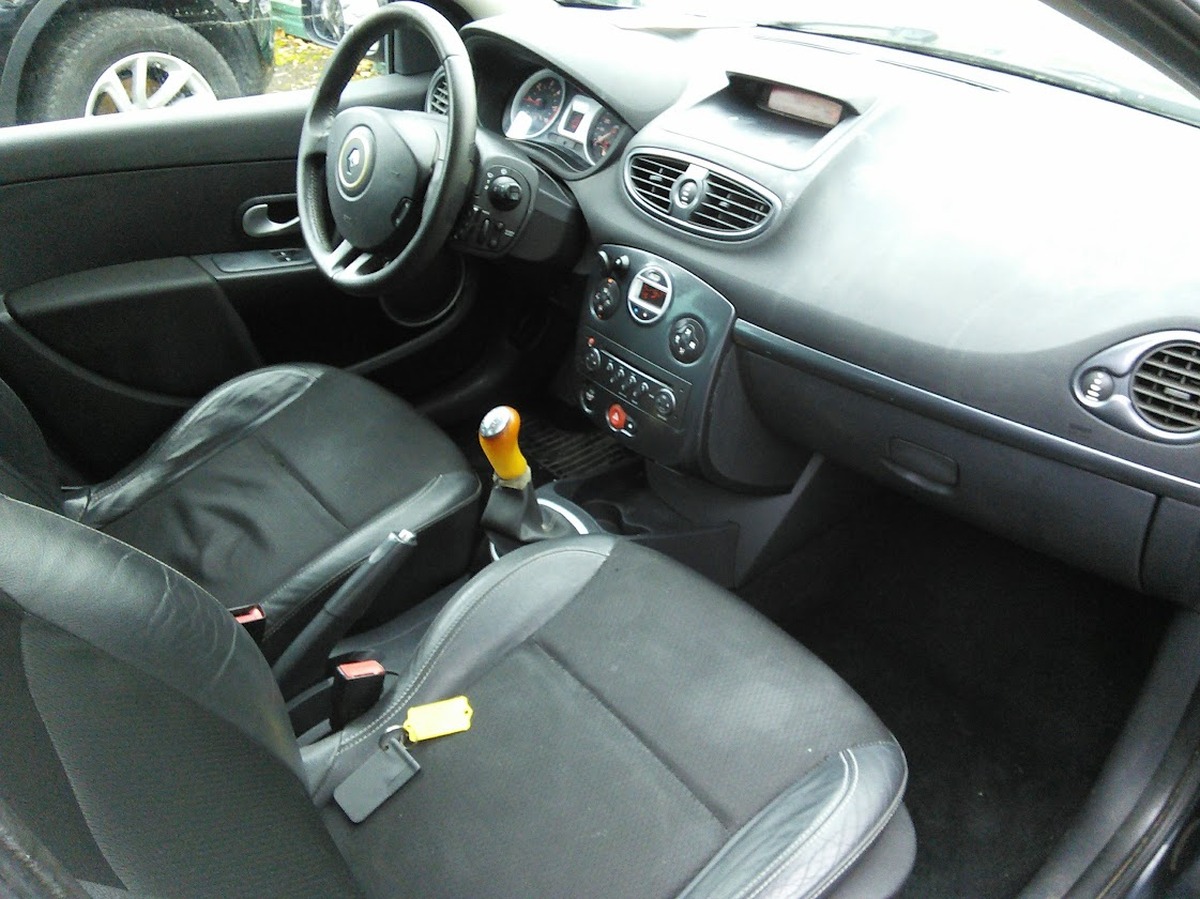 RENAULT Clio 1.5 dCi 86 CV  CLIM - MOTEUR REMPLACE