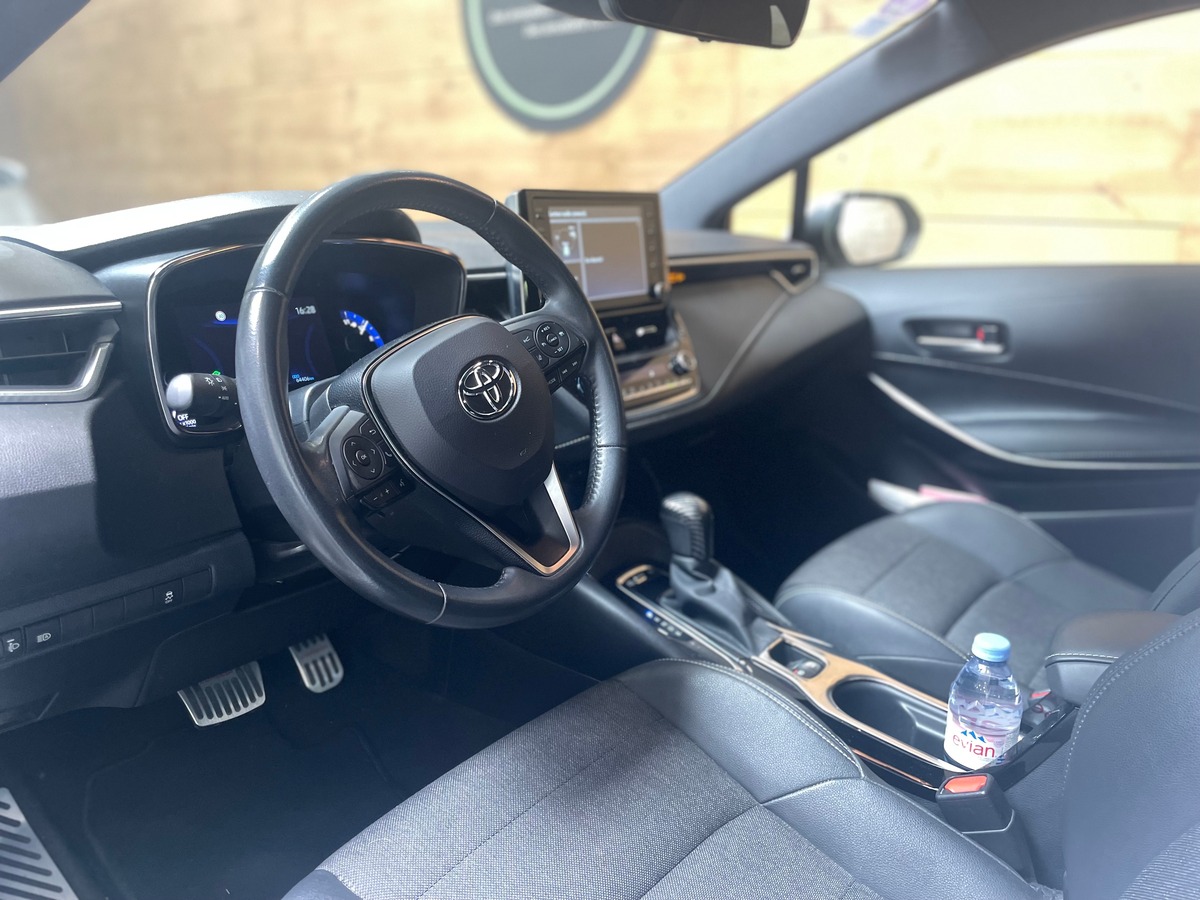 Toyota Corolla 1.8 FULL-Hybride design