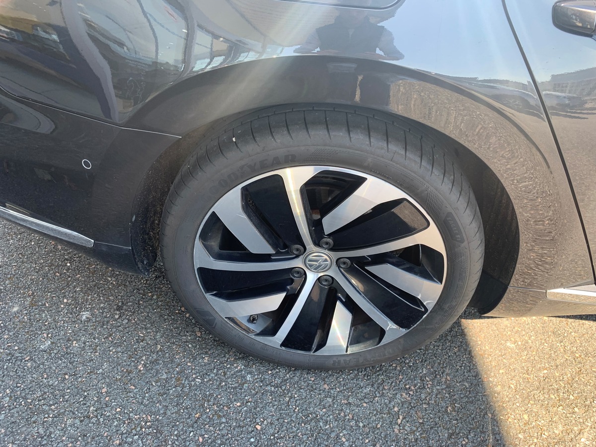 Volkswagen Arteon R-LINE