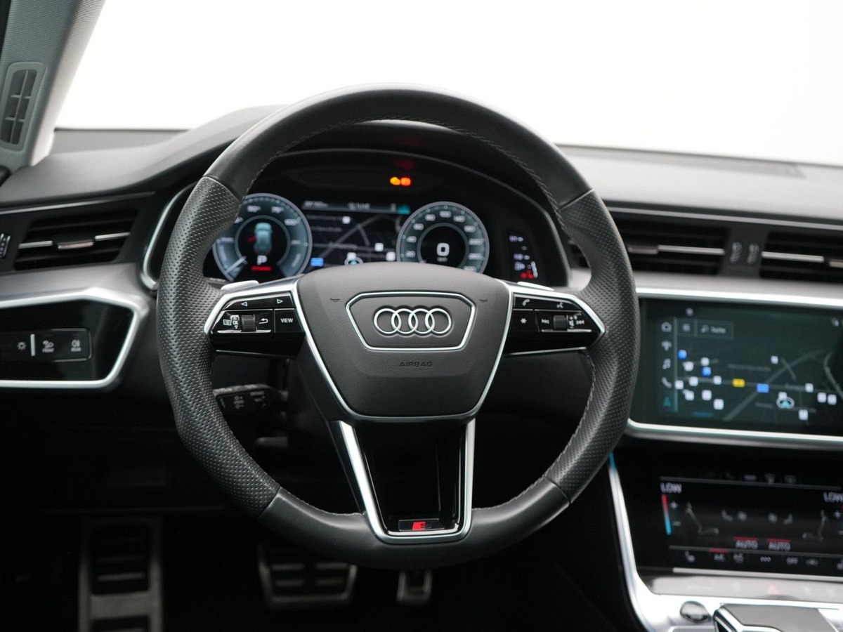 Audi A6 Avant V 55 TFSI 340ch S line quattro S tronic 7/Toit ouvrant/Caméra 360/Feux matriciels