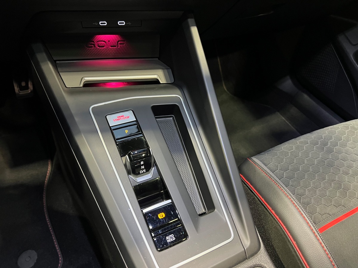 Volkswagen Golf 8 VIII 2.0 TSI 300 GTI CLUBSPORT DSG7 /TOIT PANO/JA19/CARPLAY/