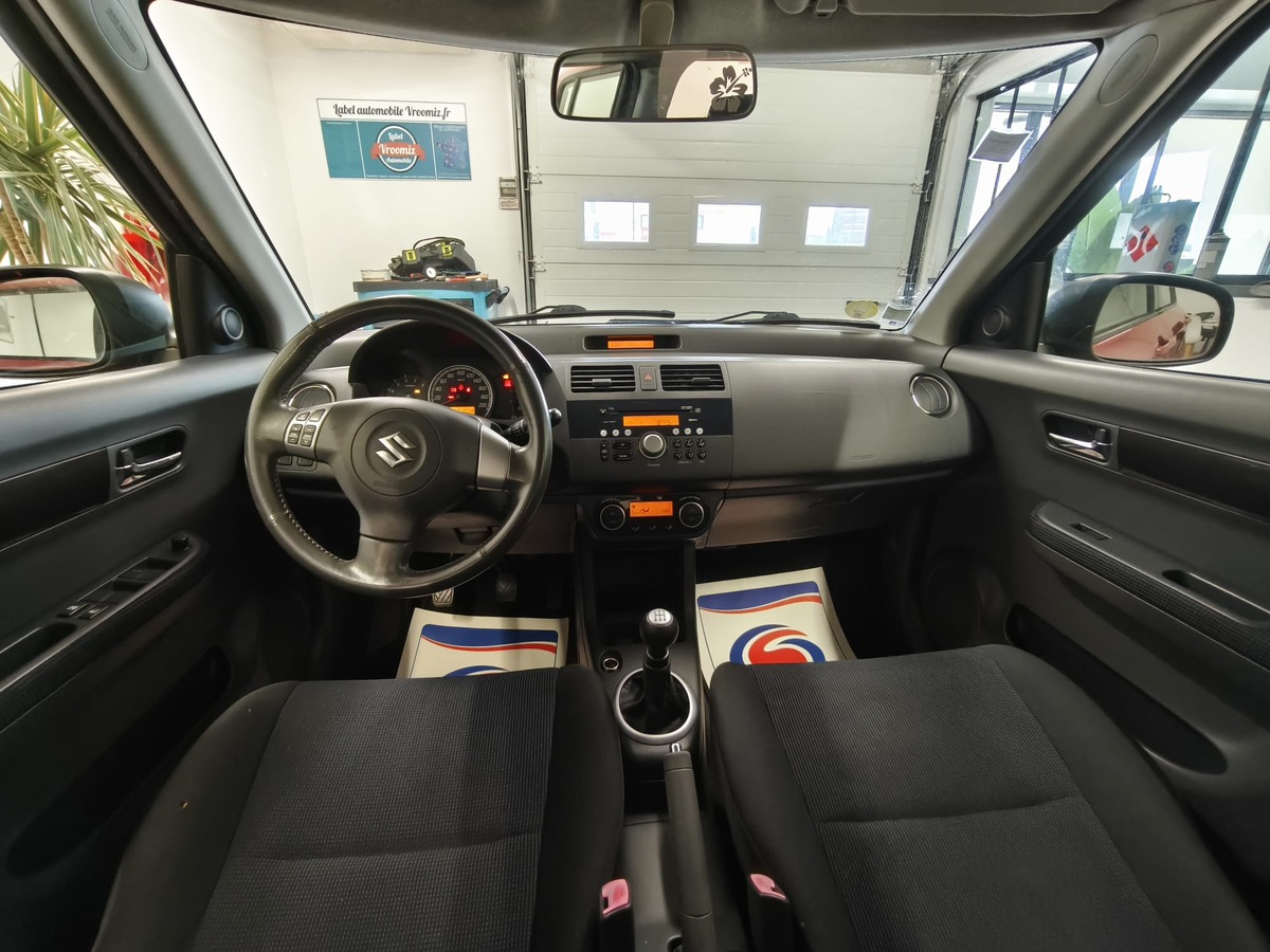 Suzuki Swift III 1.3 16V 93Ch