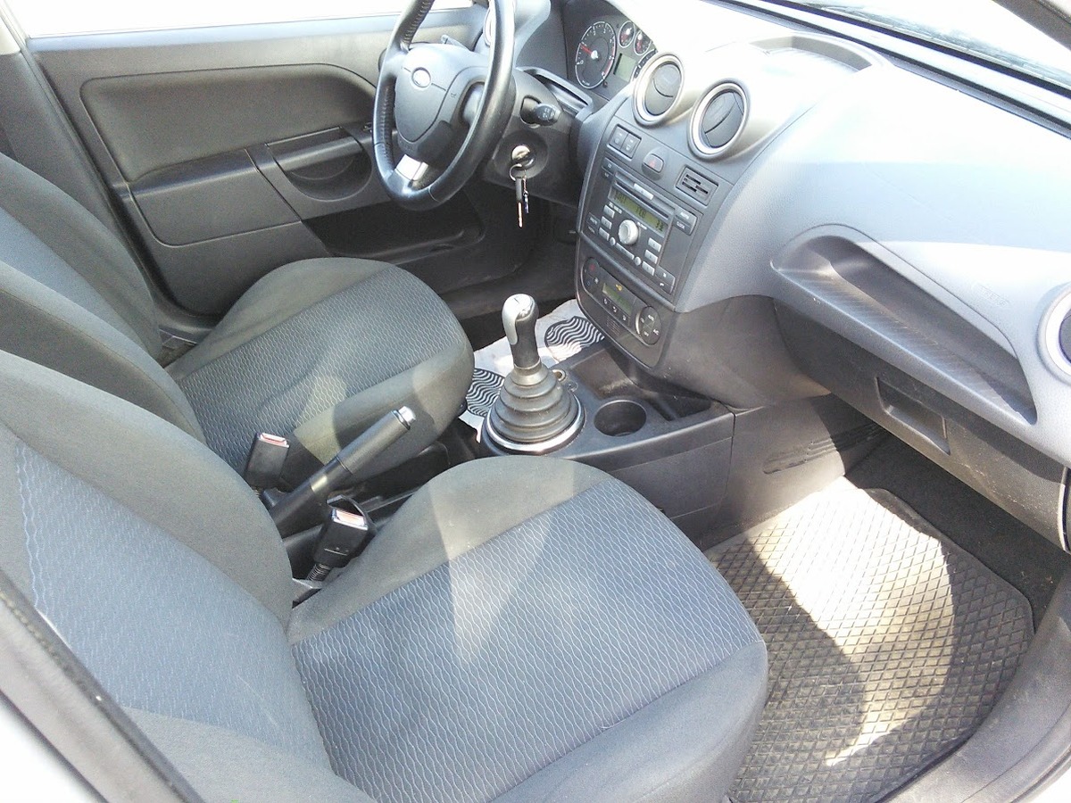 Ford Fiesta 1.4 tdci 68cv GHIA CLIMATISATION - REVISEE et GARANTIE