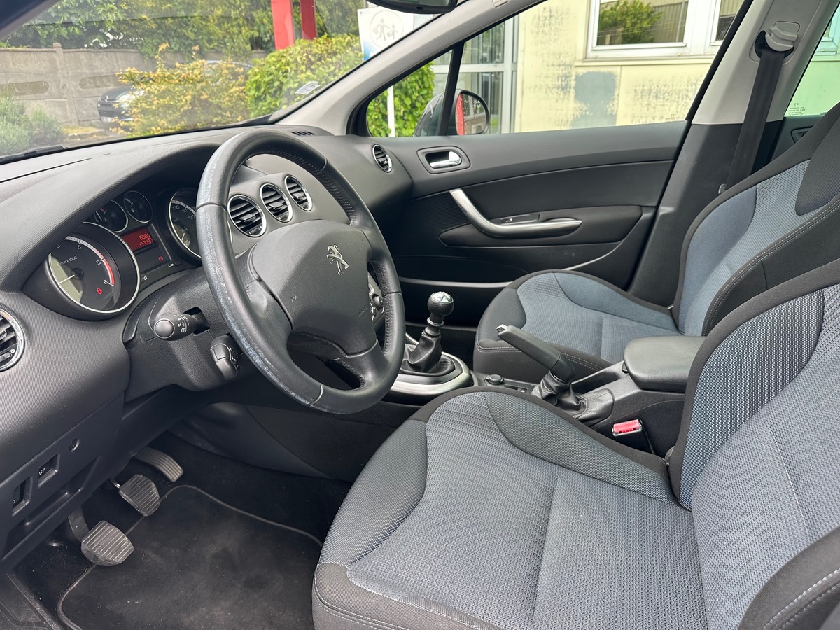 Peugeot 308 SW 1.6 e-HDI 112 CV 7 place spéciale family 4XCB