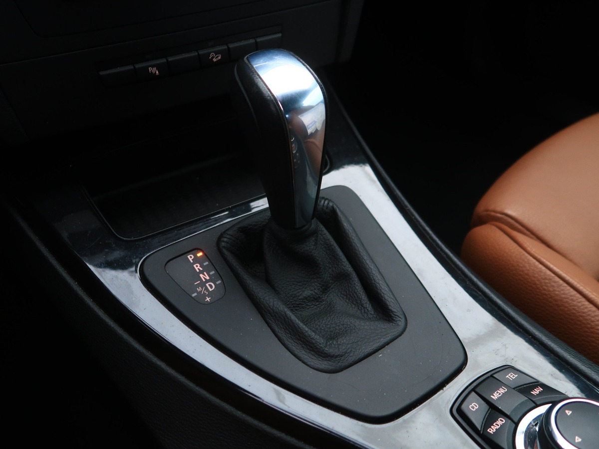 Bmw Série 3 BMW 330i xDrive Coupé 2011 – Performance et Luxe