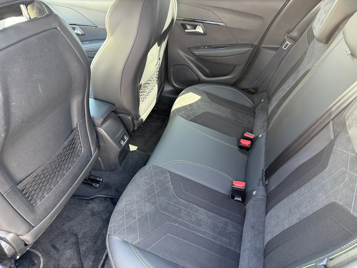 Peugeot 208 1.2 PureTech 130 ch GT Line EAT8, Toit Panoramique, I-Cockpit, Camera de recul