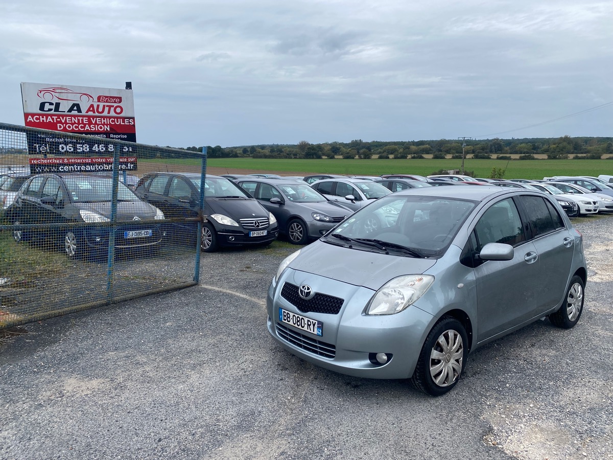 Toyota Yaris 1.3 vvti 90cv faible kilométrages 143000km