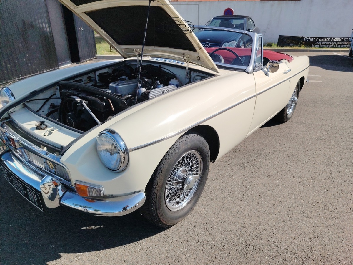 MG MG B CABRIOLET , 1965, boite auto MODELE TRES RARE