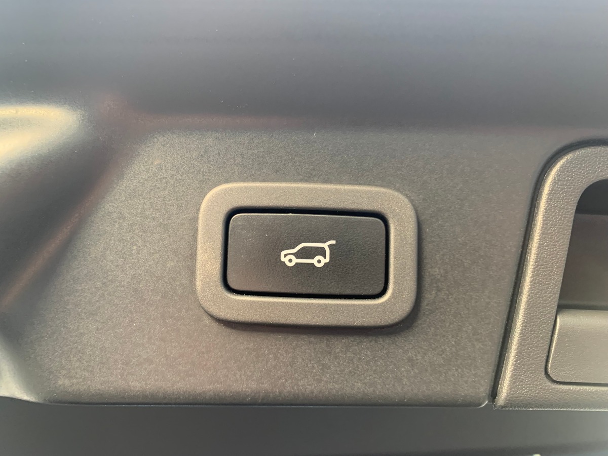 Land-Rover Range Rover Velar R-DYNAMIC 300