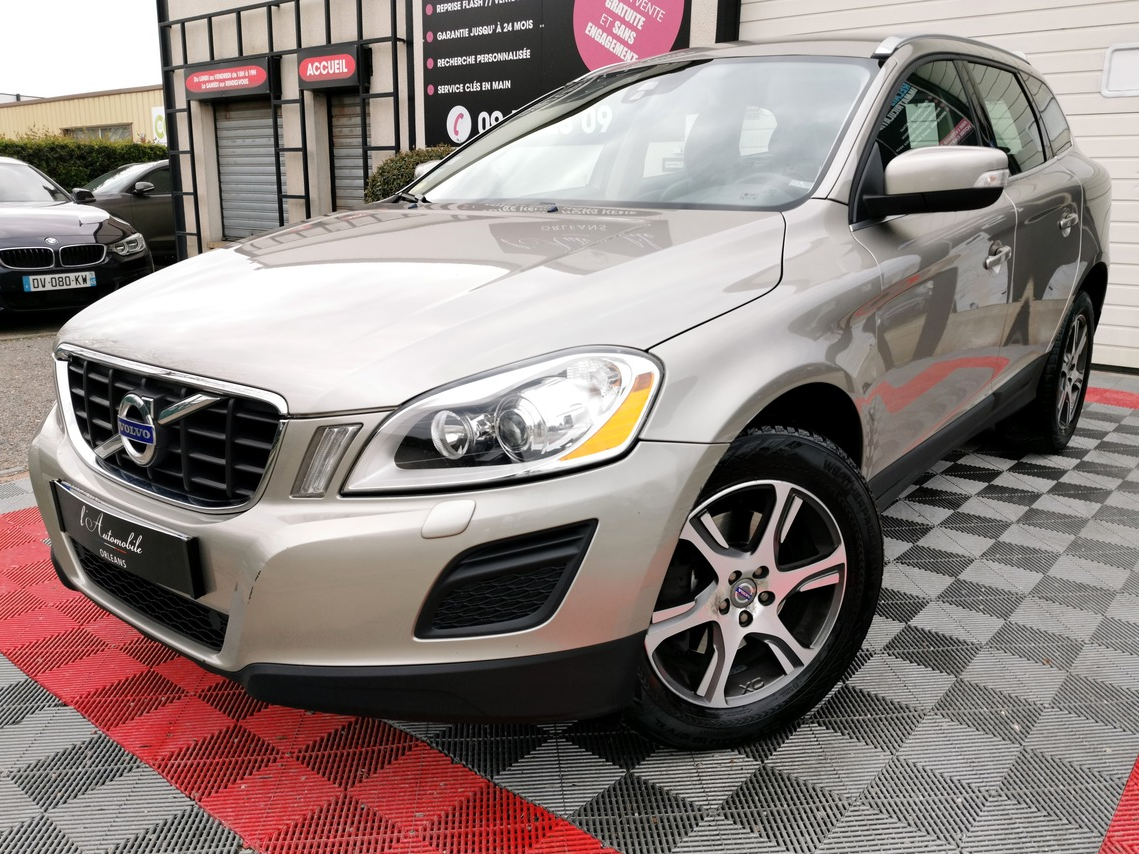 Volvo XC60 D4 MOMENTUM 163 GEARTRONIC 1°MAIN C