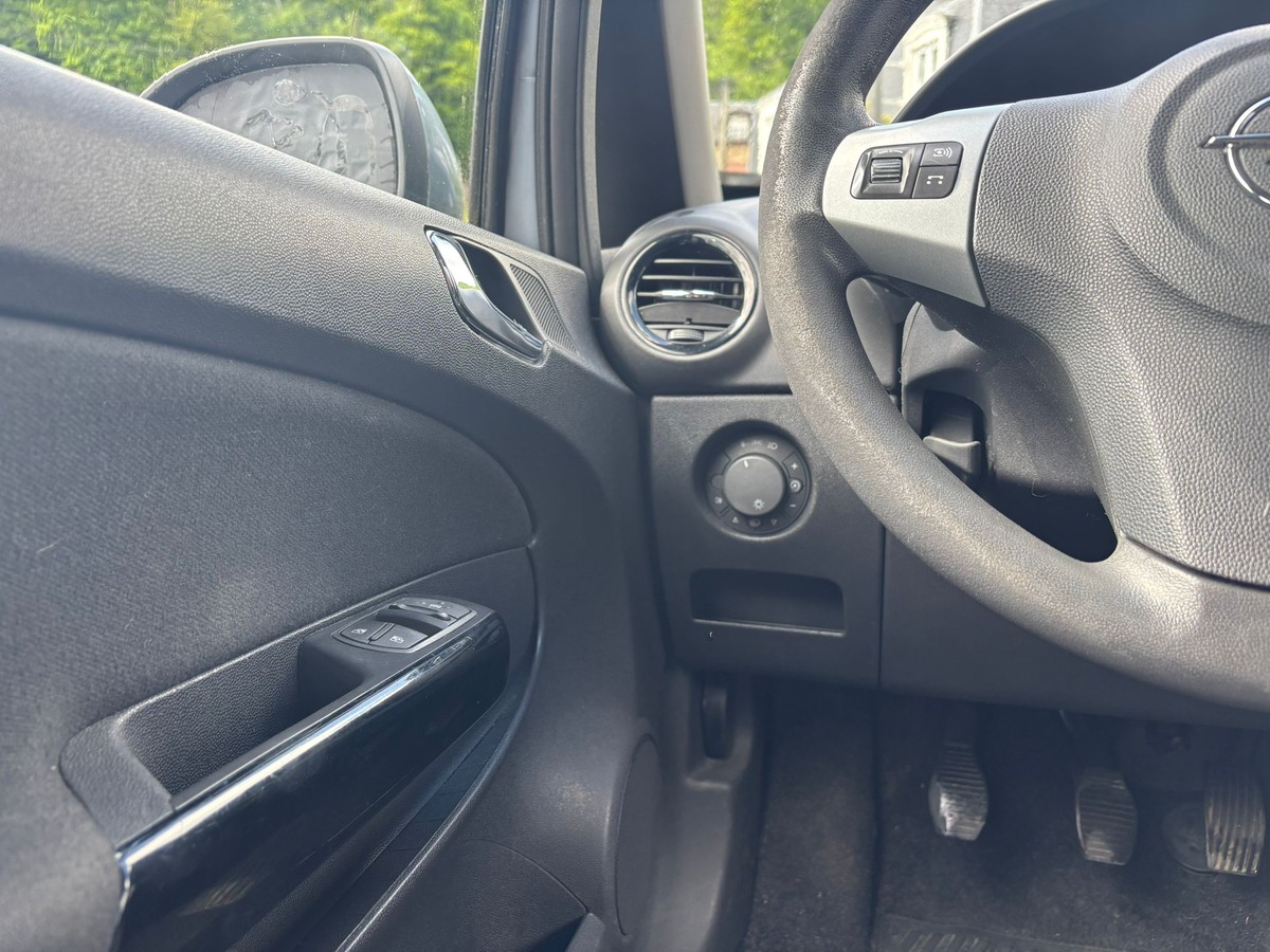 Opel Corsa 1.2 80 TWINPORT - 5 PORTES - Révisée - Garantie