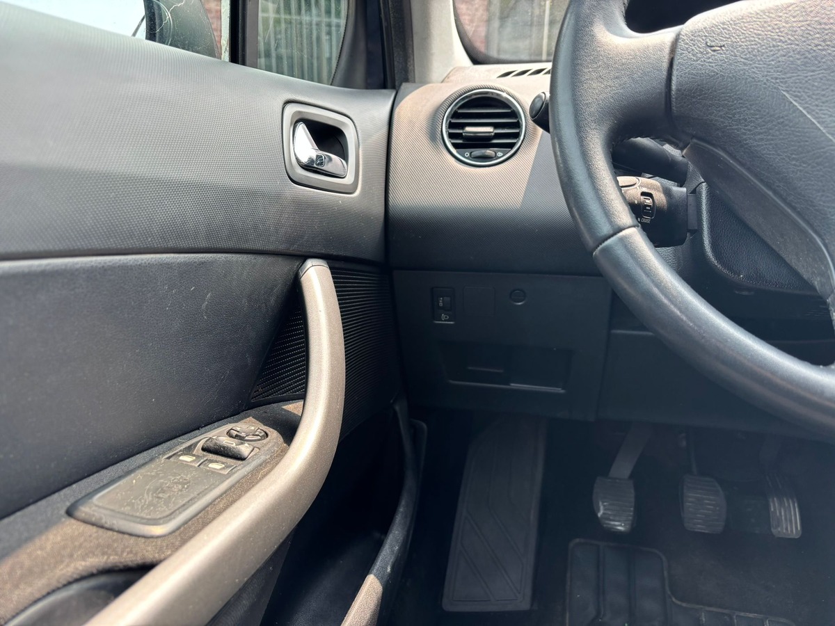 Peugeot 308 SW 1.6 HDI 90 CONFORT PACK - DISTRIBUTION NEUVE - GARANTIE