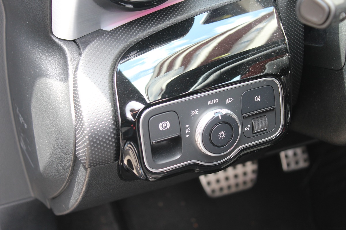 Mercedes-Benz Classe A IV 35 AMG  306 CV 4MATIC 7G-DCT Toit Ouvrant/ Burnmatser / keyless Go....