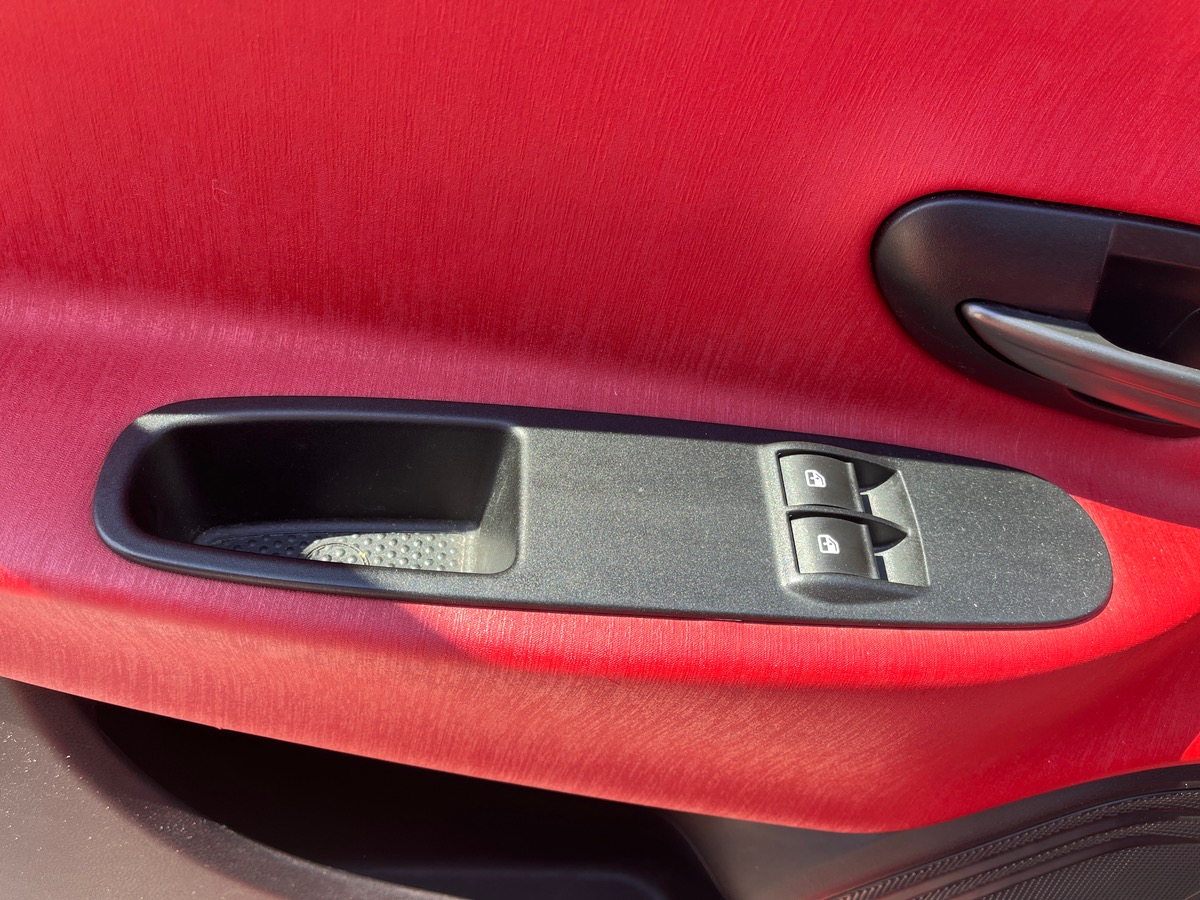Lancia Ypsilon III 1.3 MULTIJET 95 BLACK&RED 5P
