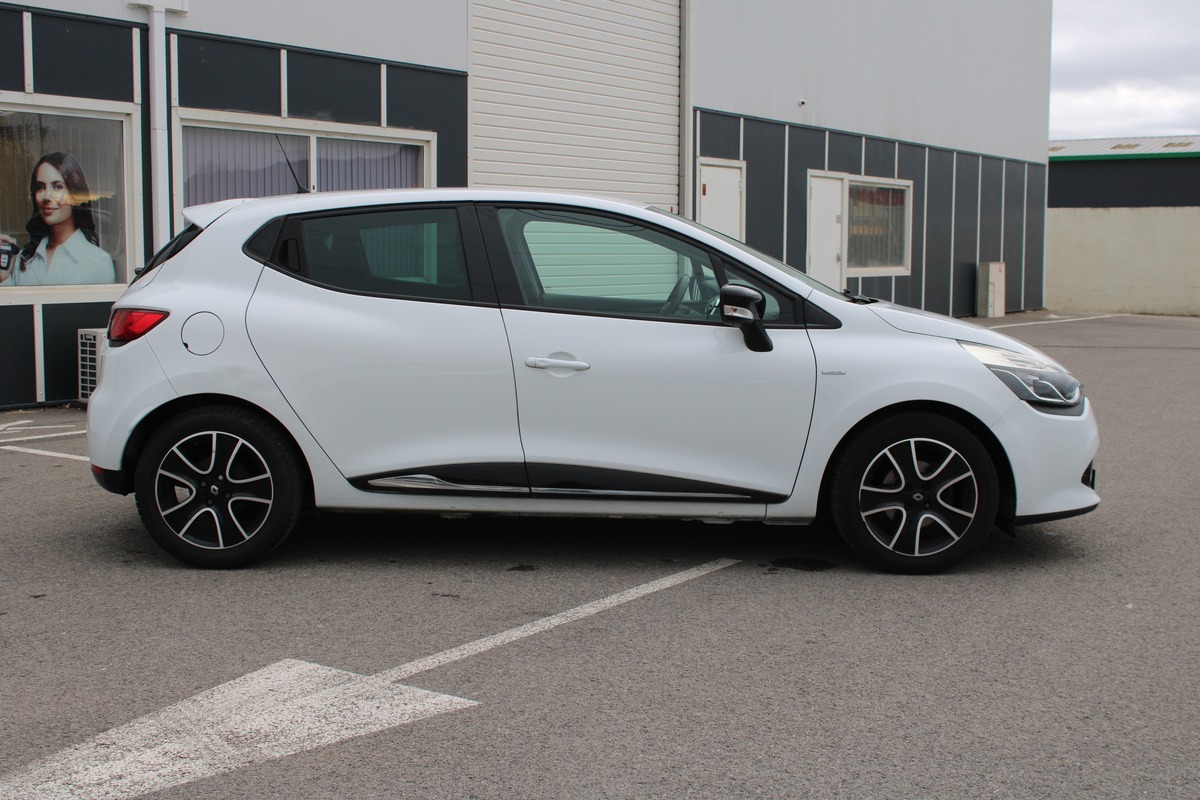 RENAULT Clio IV - 0.9I TCE 90CH LIMITED - Garantie 12 Mois