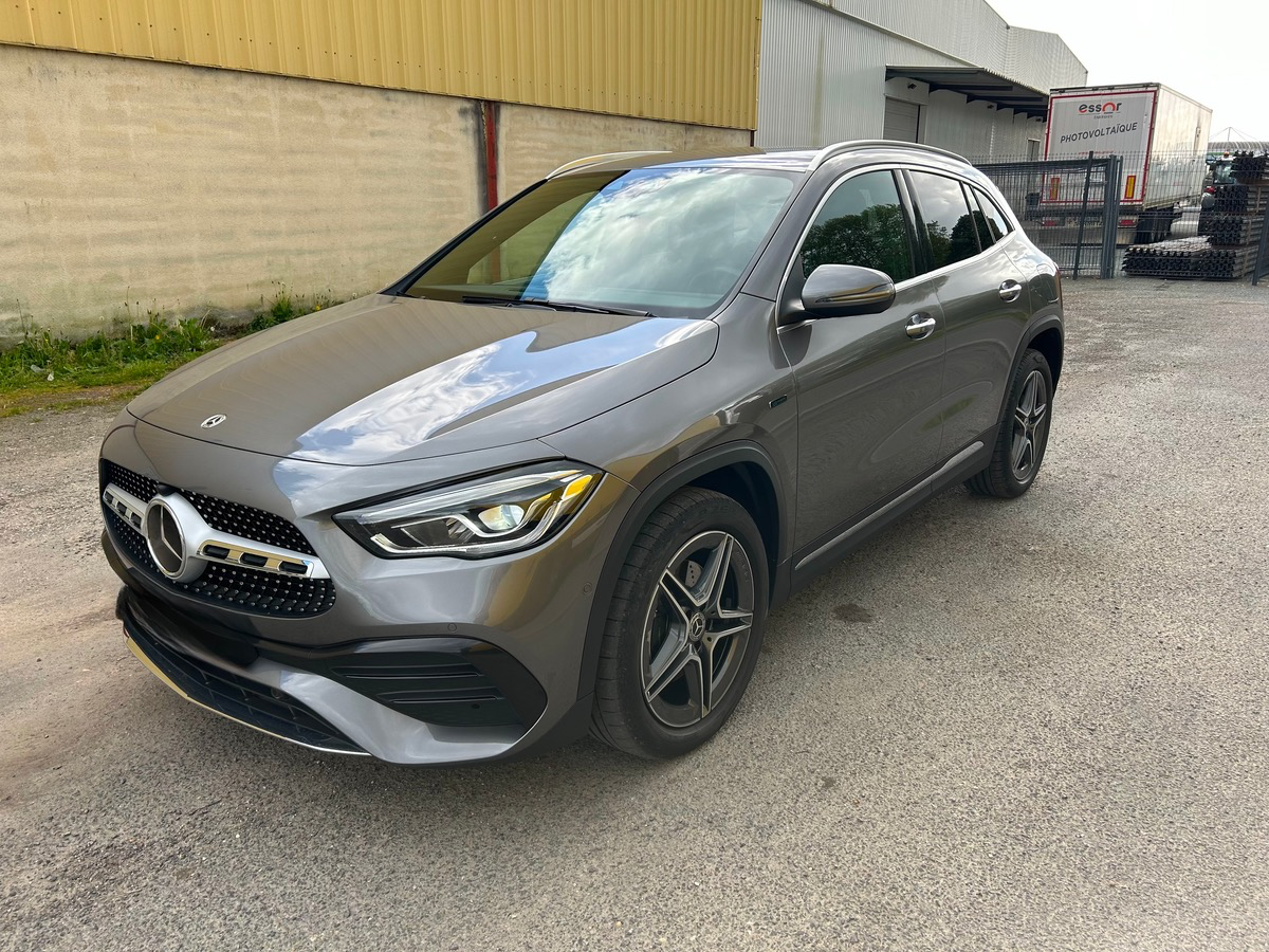 Mercedes Benz GLA 250e AMG LINE