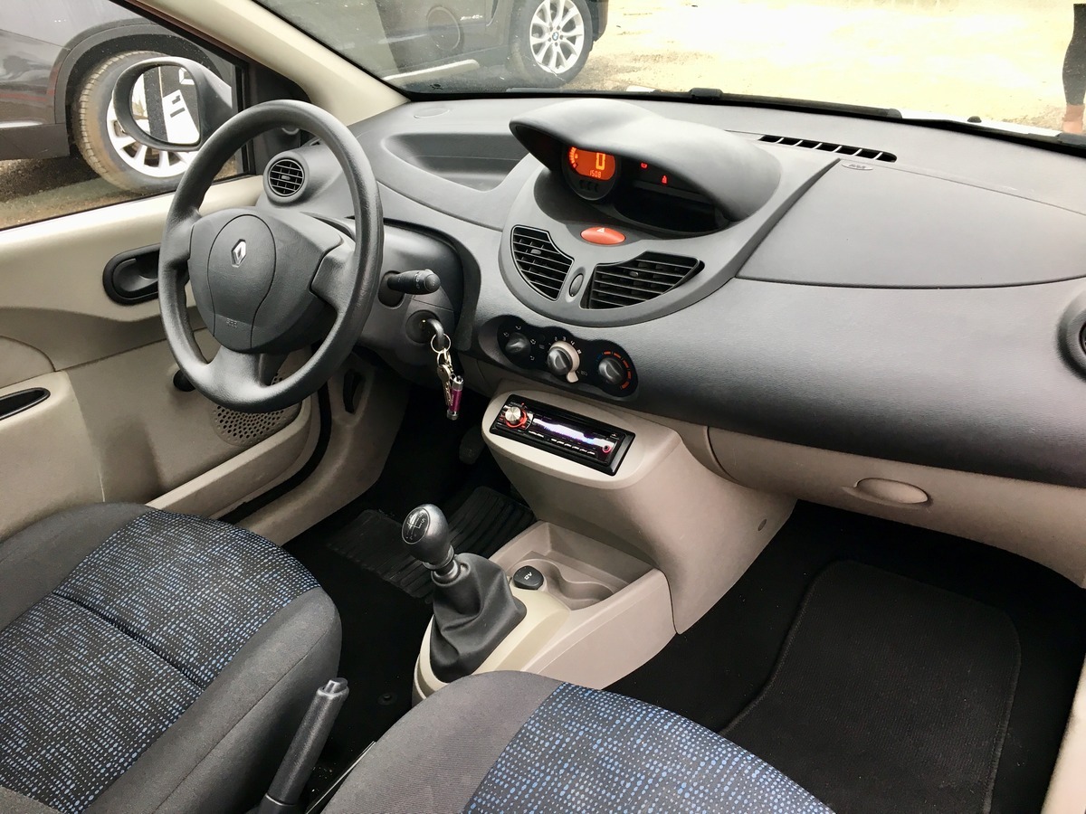 RENAULT Twingo 2 1.2 60 1main/carnet OK jj