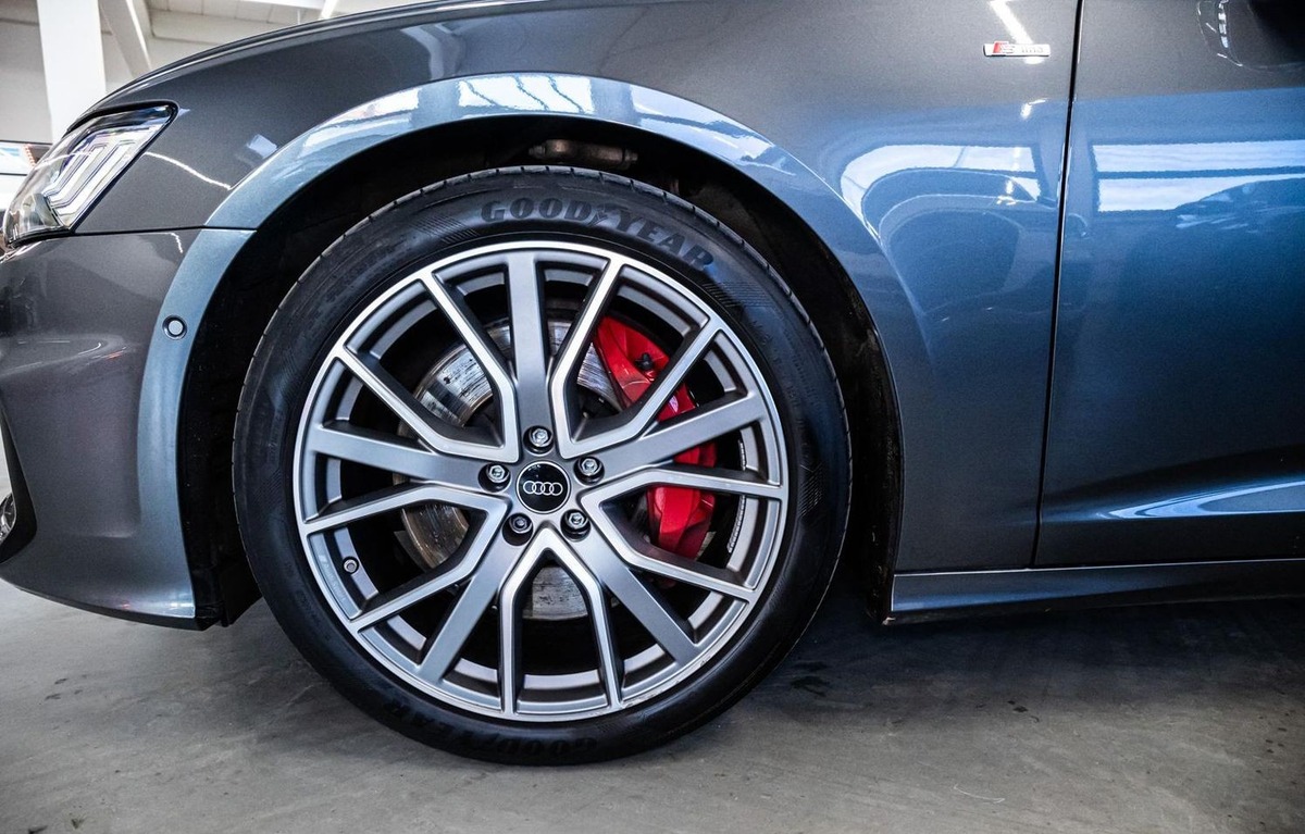 Audi A6 Avant 55 TFSI e 367ch Compétition quattro S tronic 7 B&O Toit ouvrant Attelage