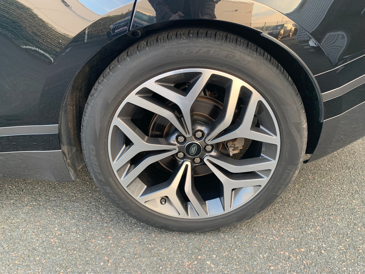 Land-Rover Range Rover Velar R-DYNAMIC 300