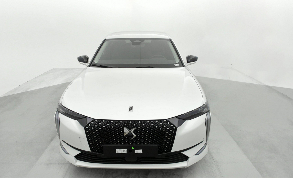 DS DS 4 BlueHDi 130 EAT8 Pallas Blanc Nacré  Prix catalogue 43 450,00 € TTC