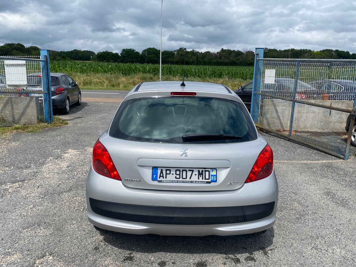 Peugeot 207 1.4 hdi 70cv 186010km trendy 